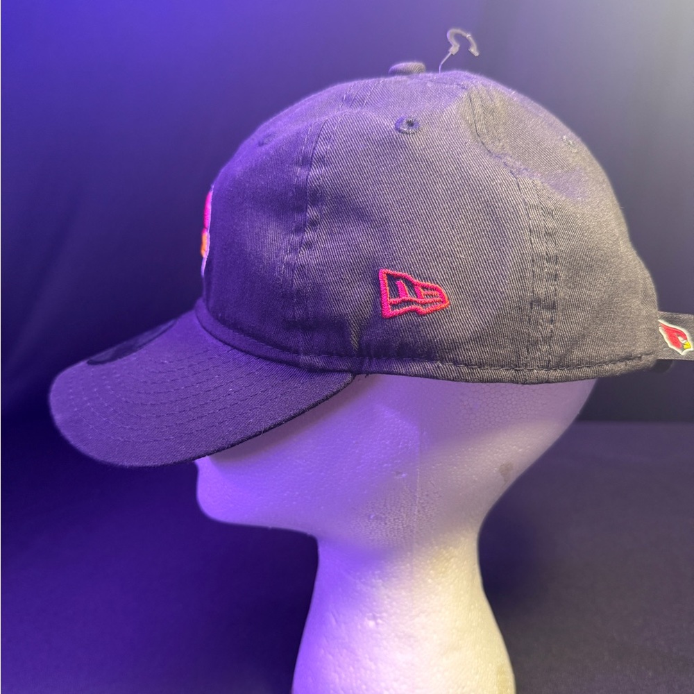 Stitched on lLogo NFL Arizona Cardinals New Era Black 9TWENTY Child Cap NWT - Picture 9 of 9